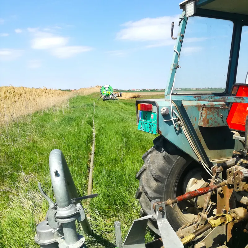 Traktor na njivi